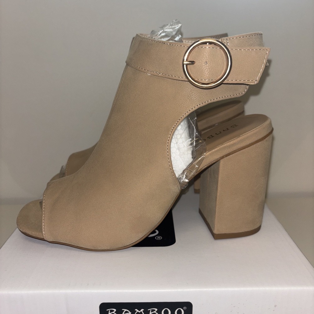 Bamboo Milestone-20 Nude Peep Toe Block Heel Buckle Booties Nudnub Womens 9 NEW
